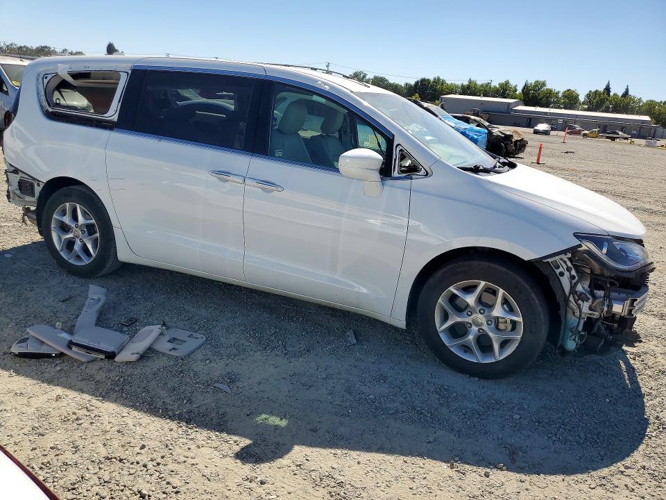 57188716 :رقم المزاد ، 2C4RC1FG1JR163515 vin ، 2018 Chrysler Pacifica مزاد بيع