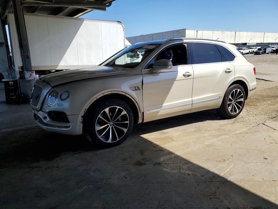 Продажа на аукционе авто 2018 Bentley Bentayga, vin: SJAAC4ZV4JC018083, номер лота: 63732416