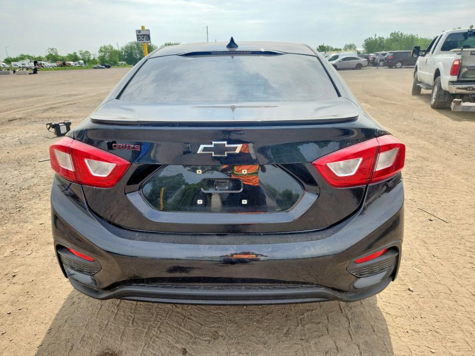 56673976 :رقم المزاد ، 1G1BE5SM7J7204688 vin ، 2018 Chevrolet Cruze مزاد بيع