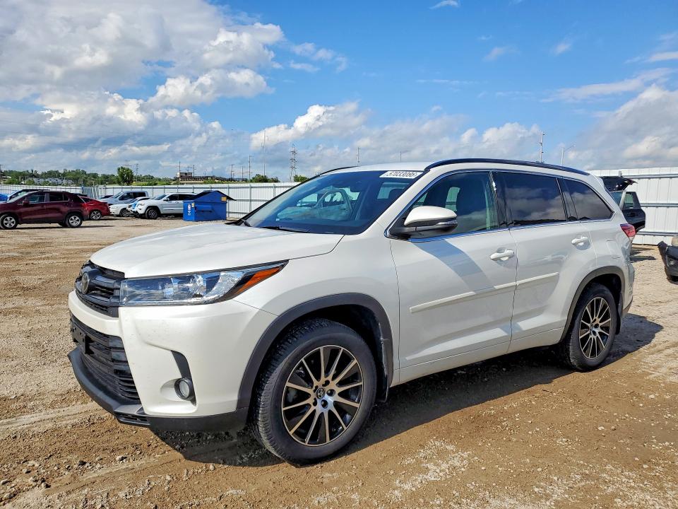 57033086 :رقم المزاد ، 5TDJZRFH2JS813592 vin ، 2018 Toyota Highlander مزاد بيع