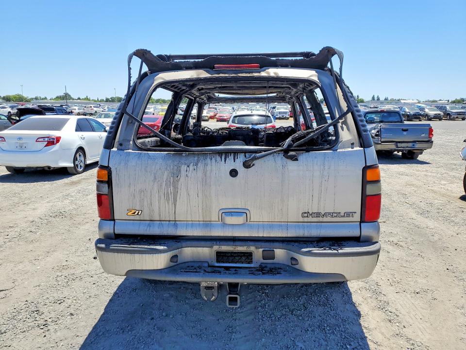 2004 Chevrolet Suburban მანქანა იყიდება აუქციონზე, vin: 3GNFK16T94G305744, აუქციონის ნომერი: 56747126