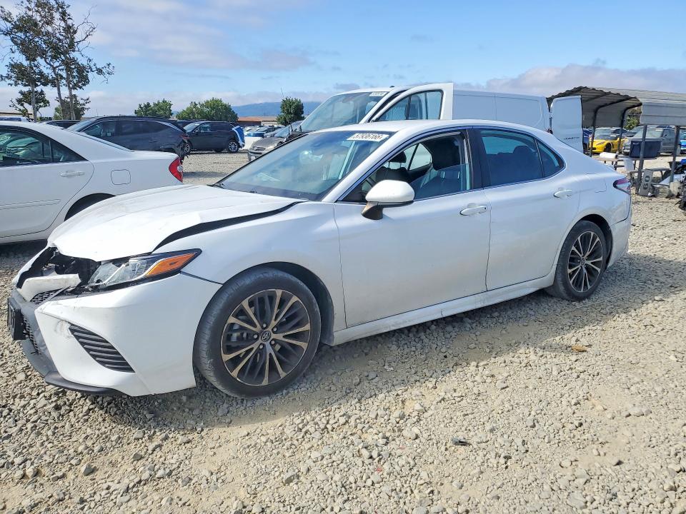 57936166 :رقم المزاد ، 4T1B11HK2KU832142 vin ، 2019 Toyota Camry مزاد بيع