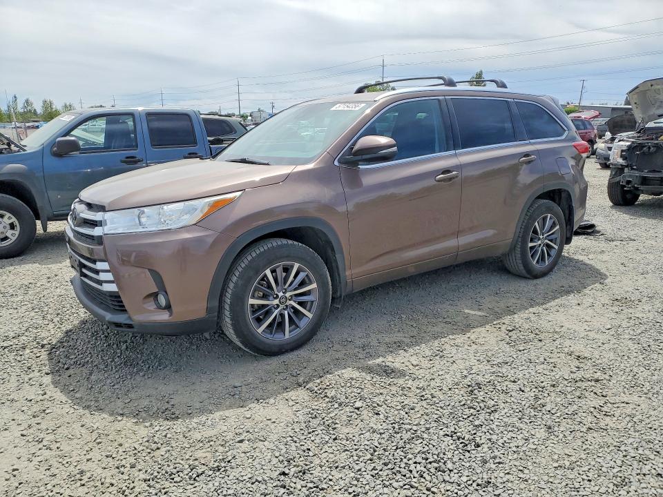 Продаж на аукціоні авто 2017 Toyota Highlander, vin: 5TDJZRFH1HS457856, номер лоту: 57154356