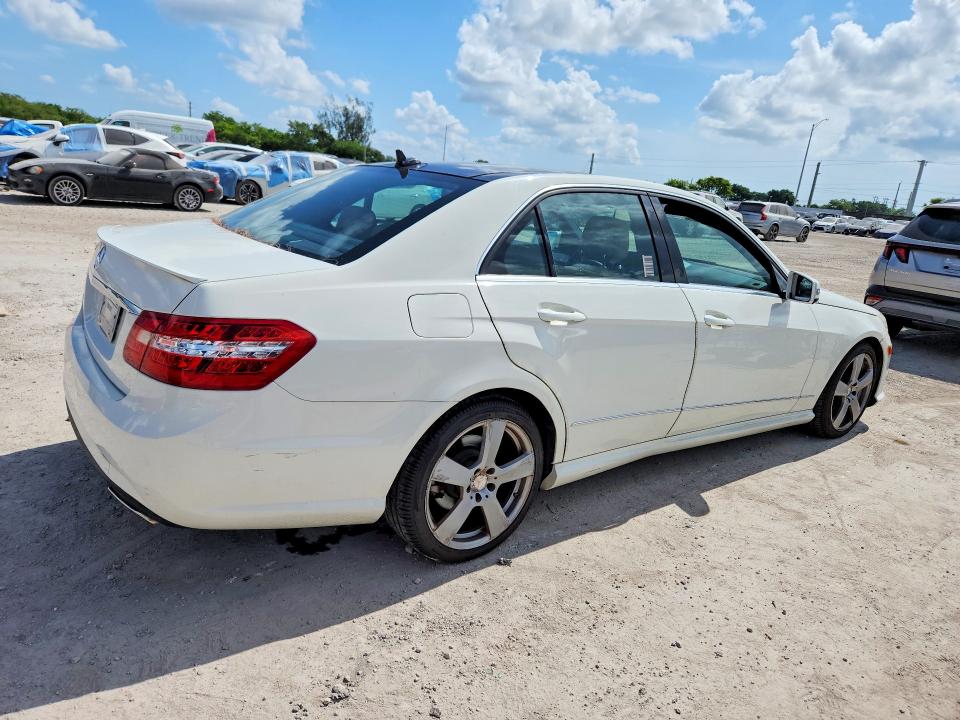58190946 :رقم المزاد ، WDDHF5GB7BA293887 vin ، 2011 Mercedes-benz E مزاد بيع