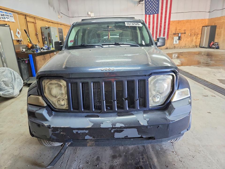 55732526 :رقم المزاد ، 1J8GN28K58W256699 vin ، 2008 Jeep Liberty مزاد بيع