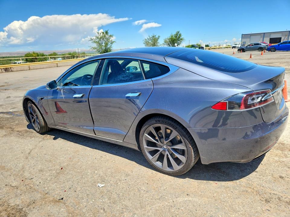58761086 :رقم المزاد ، 5YJSA1E20MF427773 vin ، 2021 Tesla Model S مزاد بيع