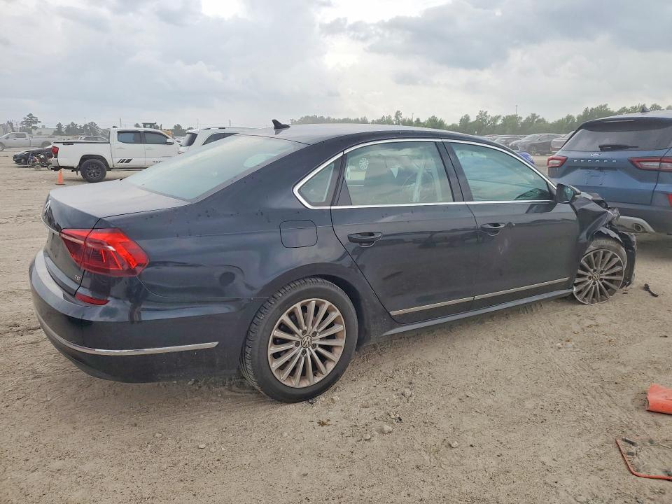 57713366 :رقم المزاد ، 1VWBT7A33HC015536 vin ، 2017 Volkswagen Passat مزاد بيع