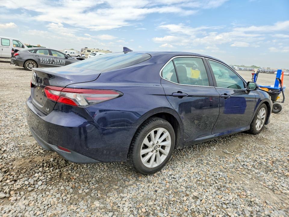 56459686 :رقم المزاد ، 4T1C11AK0NU671597 vin ، 2022 Toyota Camry مزاد بيع