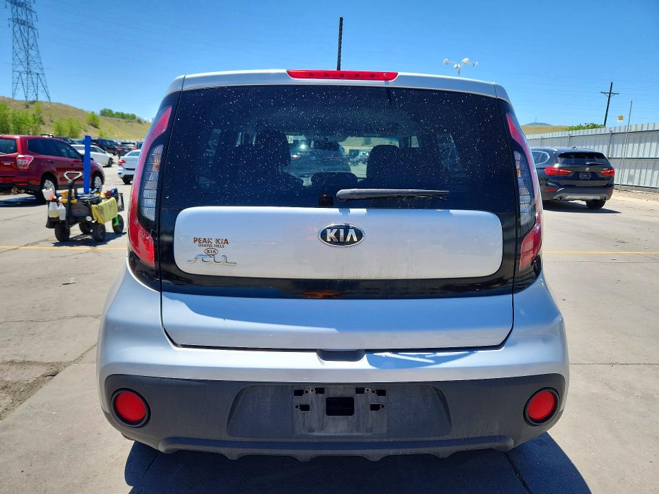 2018 Kia Soul მანქანა იყიდება აუქციონზე, vin: KNDJN2A26J7561572, აუქციონის ნომერი: 57213216
