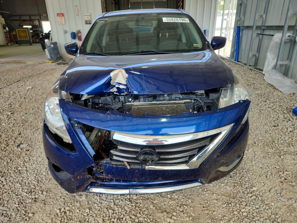 55820196 :رقم المزاد ، 3N1CN7AP7JL833627 vin ، 2018 Nissan Versa مزاد بيع