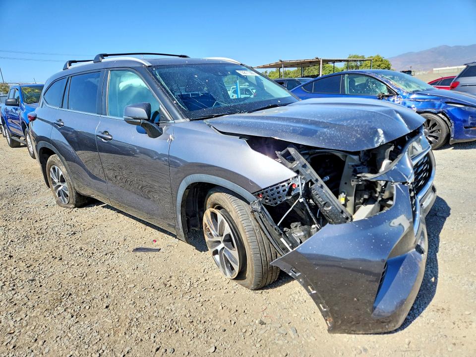 55811386 :رقم المزاد ، 5TDKDRAH4PS526807 vin ، 2023 Toyota Highlander مزاد بيع