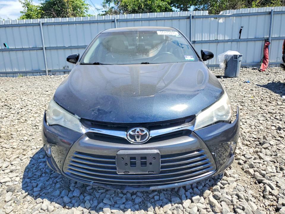 56275006 :رقم المزاد ، 4T4BF1FK4FR473666 vin ، 2015 Toyota Camry مزاد بيع