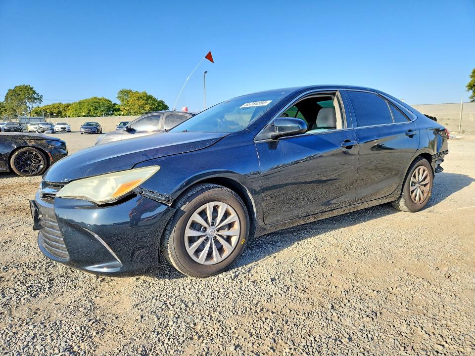 55784806 :رقم المزاد ، 4T4BF1FK4FR481654 vin ، 2015 Toyota Camry مزاد بيع