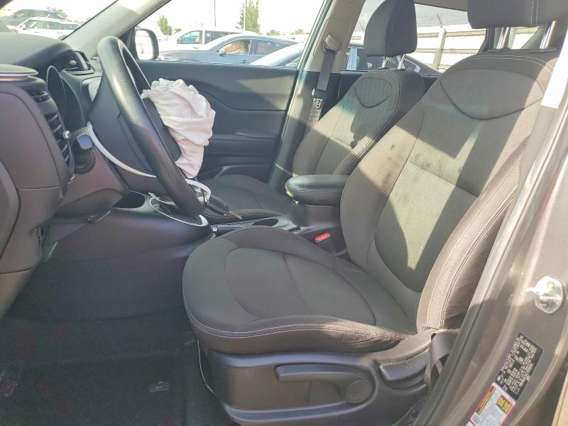 56871096 :رقم المزاد ، KNDJN2A29J7505044 vin ، 2018 Kia Soul مزاد بيع