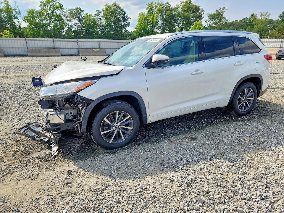 2018 Toyota Highlander მანქანა იყიდება აუქციონზე, vin: 5TDKZRFH5JS538174, აუქციონის ნომერი: 58910166