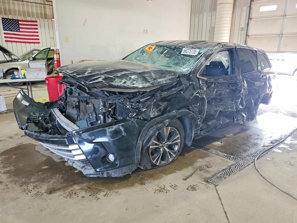 56275736 :رقم المزاد ، 5TDBZRFH1JS828959 vin ، 2018 Toyota Highlander مزاد بيع