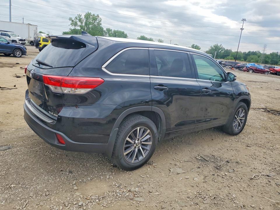 56349756 :رقم المزاد ، 5TDJZRFH1HS460322 vin ، 2017 Toyota Highlander مزاد بيع