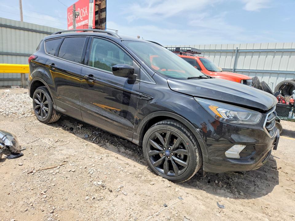 58926826 :رقم المزاد ، 1FMCU9GDXKUC03743 vin ، 2019 Ford Escape مزاد بيع