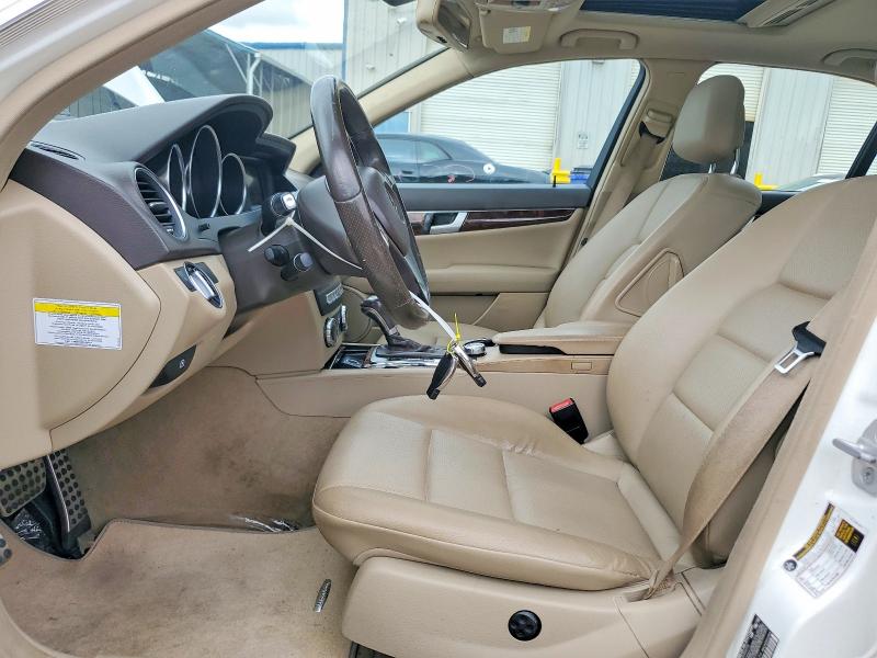 55355096 :رقم المزاد ، WDDGF4HB0ER315156 vin ، 2014 Mercedes-benz C مزاد بيع