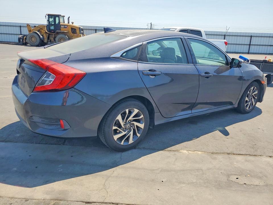 58076726 :رقم المزاد ، 2HGFC2F7XJH548698 vin ، 2018 Honda Civic مزاد بيع