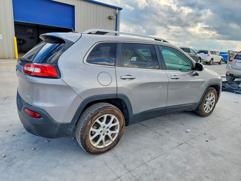 57161506 :رقم المزاد ، 1C4PJLCB2FW656216 vin ، 2015 Jeep Cherokee مزاد بيع