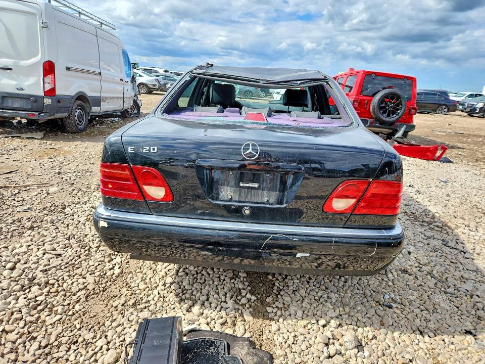 57754886 :رقم المزاد ، WDBJF82F2WX007808 vin ، 1998 Mercedes-benz E-class E320 مزاد بيع