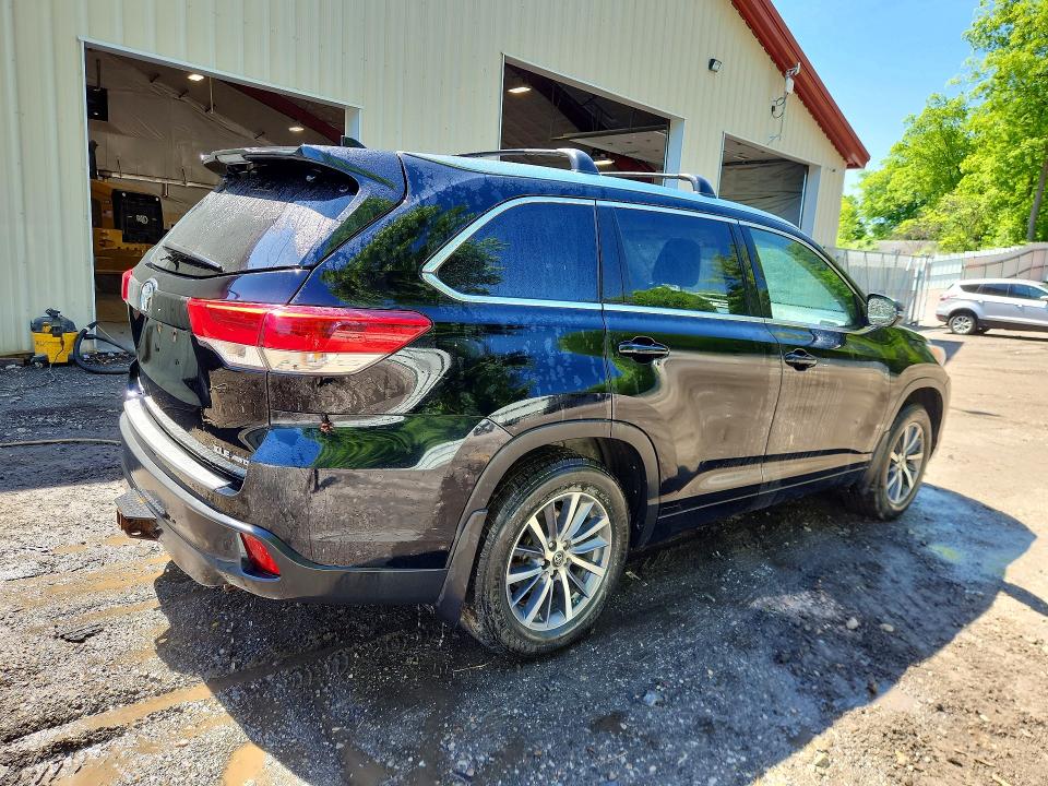2017 Toyota Highlander მანქანა იყიდება აუქციონზე, vin: 5TDJZRFH2HS417589, აუქციონის ნომერი: 55318616