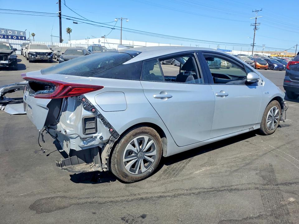 2017 Toyota Prius Prime მანქანა იყიდება აუქციონზე, vin: JTDKARFP3H3032322, აუქციონის ნომერი: 57216516