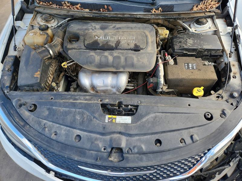 56791526 :رقم المزاد ، 1C3CCCAB8FN592124 vin ، 2015 Chrysler 200 مزاد بيع