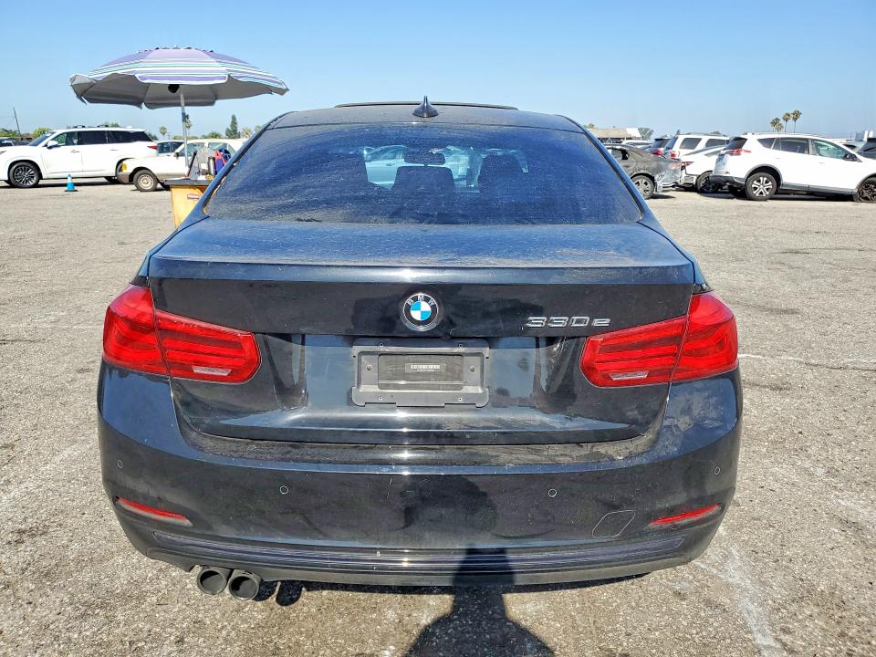 56166326 :رقم المزاد ، WBA8E1C37HA030020 vin ، 2017 Bmw 330e مزاد بيع