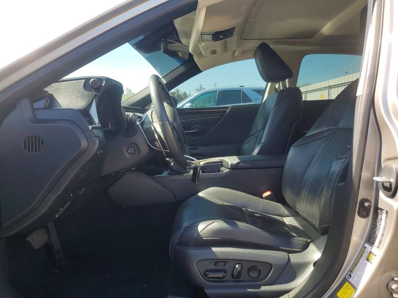 55789646 :رقم المزاد ، 58AB21B14KU004230 vin ، 2019 Lexus Es مزاد بيع