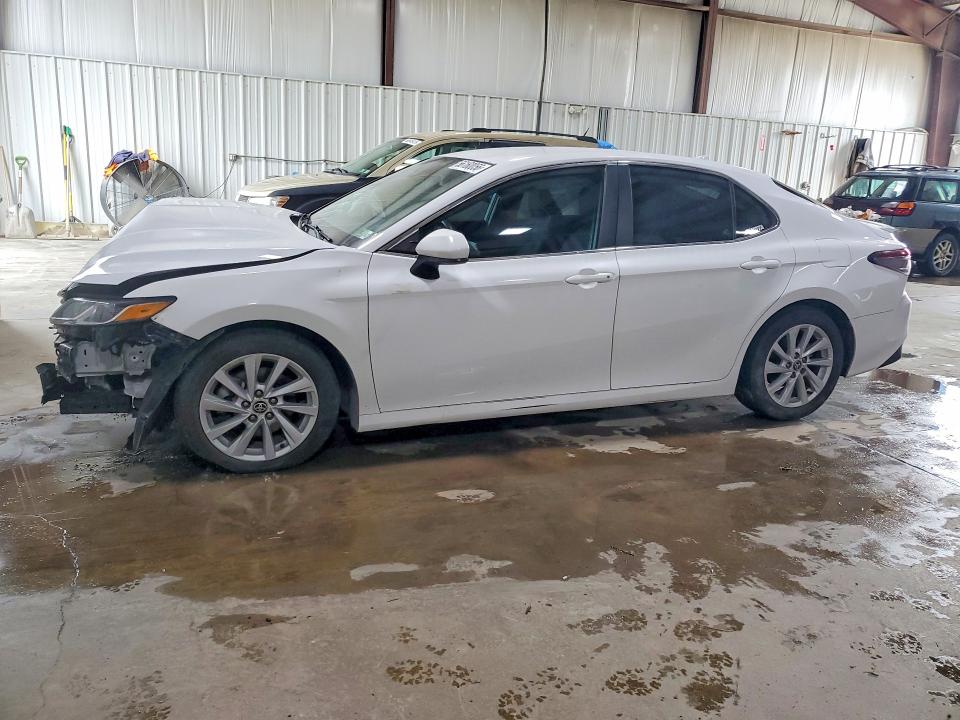 2022 Toyota Camry მანქანა იყიდება აუქციონზე, vin: 4T1C11AK1NU054712, აუქციონის ნომერი: 56160056