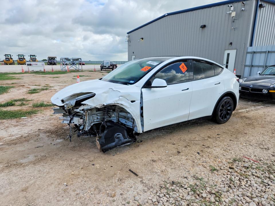 56142306 :رقم المزاد ، 7SAYGDEE1NF480555 vin ، 2022 Tesla Model Y مزاد بيع