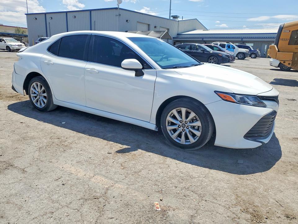 2018 Toyota Camry მანქანა იყიდება აუქციონზე, vin: 4T1B11HK6JU613232, აუქციონის ნომერი: 57951056