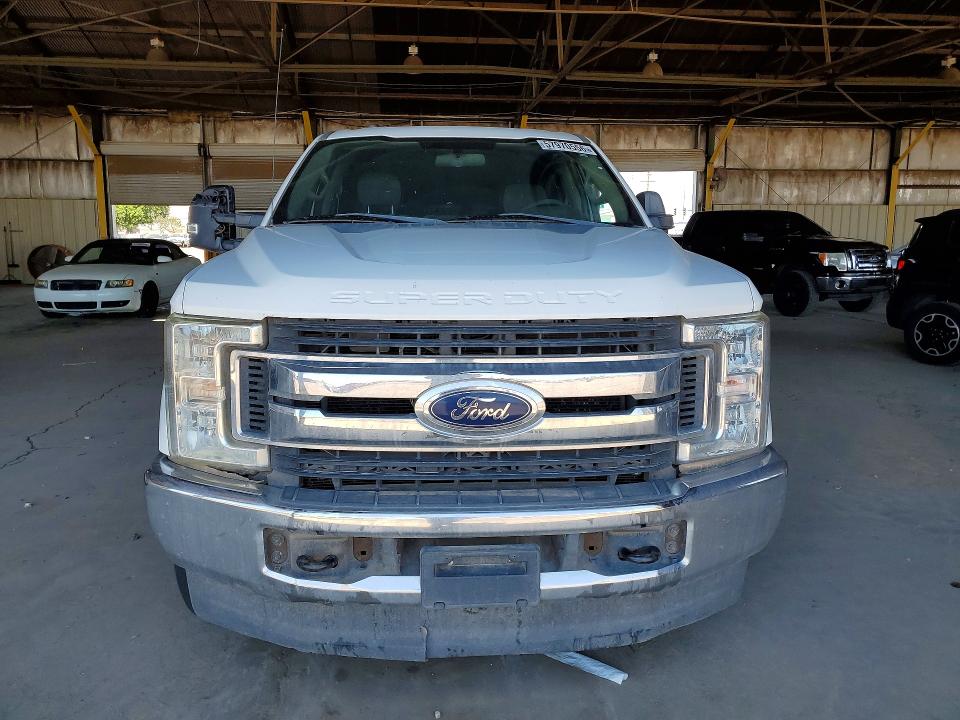 57970556 :رقم المزاد ، 1FT7W2BT0JEB97403 vin ، 2018 Ford F250 مزاد بيع