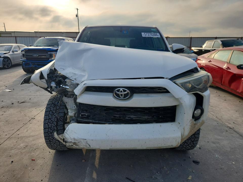 57370306 :رقم المزاد ، JTEBU5JR8F5243487 vin ، 2015 Toyota 4runner مزاد بيع