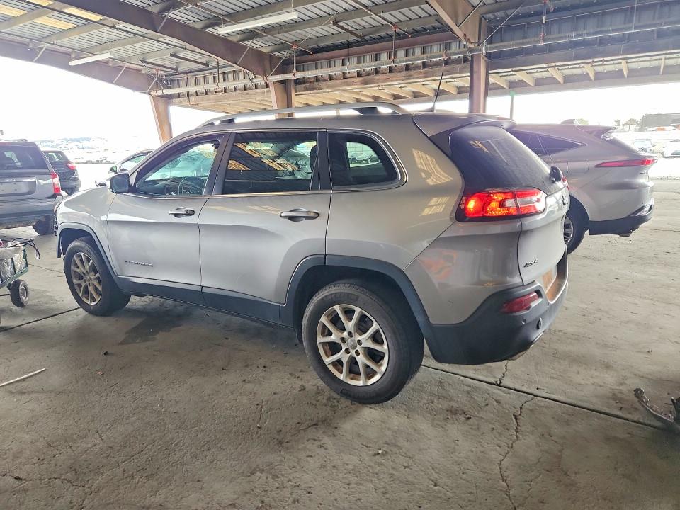 57967276 :رقم المزاد ، 1C4PJMCS6HW616598 vin ، 2017 Jeep Cherokee مزاد بيع