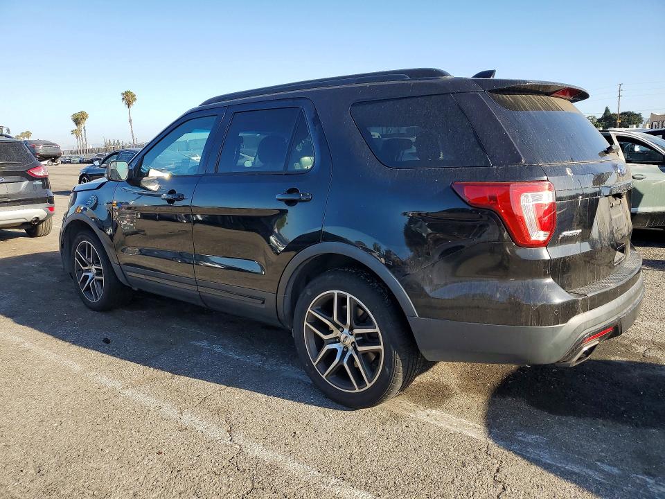 56243006 :رقم المزاد ، 1FM5K8GT4HGC55697 vin ، 2017 Ford Explorer مزاد بيع