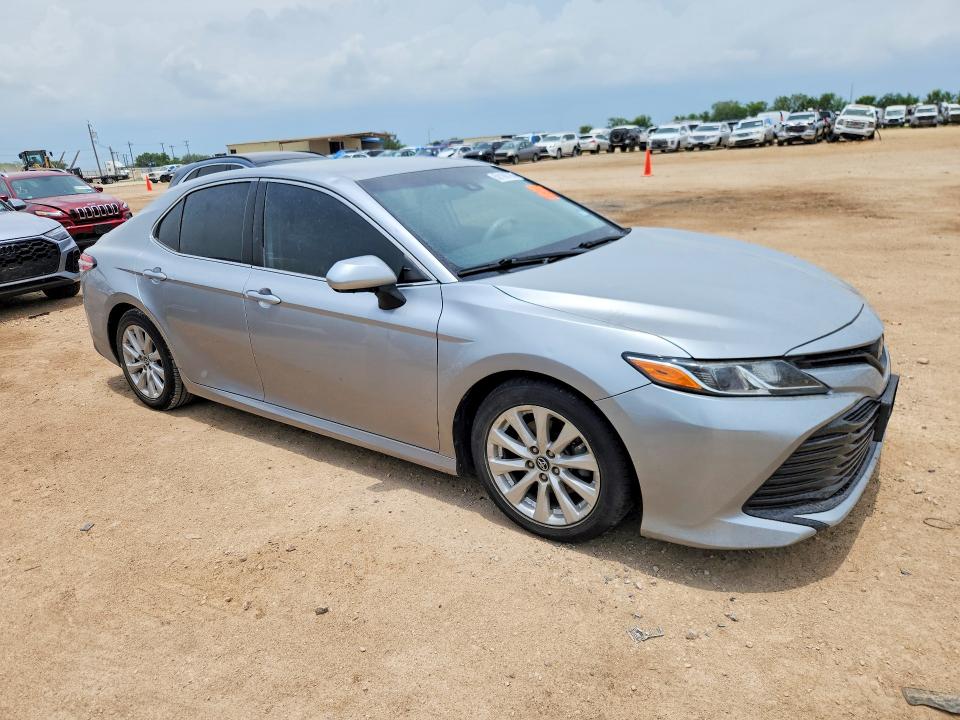 58196726 :رقم المزاد ، 4T1B11HK0KU810219 vin ، 2019 Toyota Camry مزاد بيع