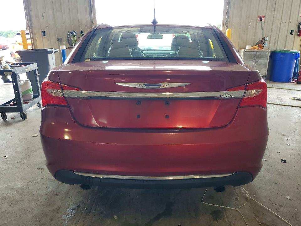 56521826 :رقم المزاد ، 1C3BC2FG4BN504741 vin ، 2011 Chrysler 200 مزاد بيع