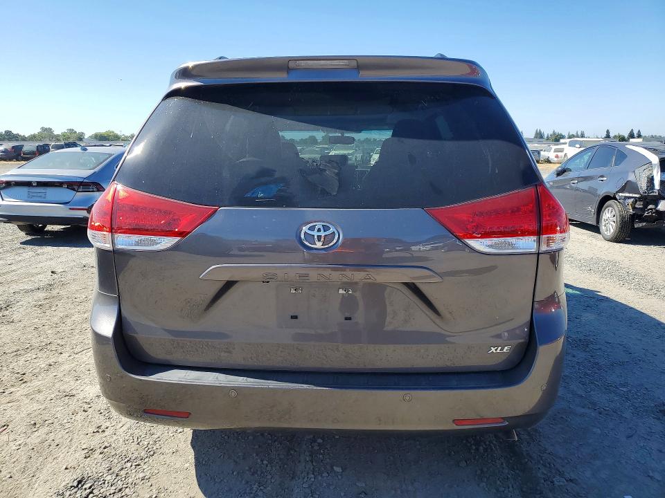 2013 Toyota Sienna მანქანა იყიდება აუქციონზე, vin: 5TDYK3DC0DS299821, აუქციონის ნომერი: 58590036