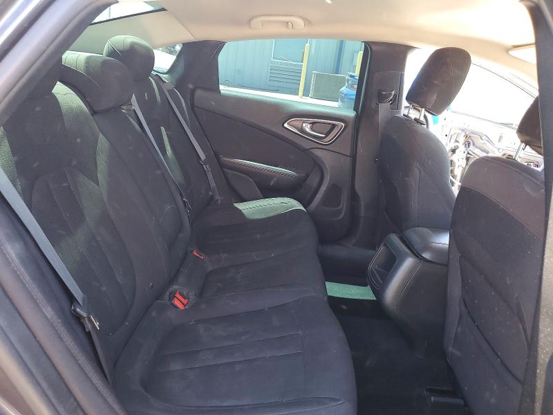56699646 :رقم المزاد ، 1C3CCCAB1FN711227 vin ، 2015 Chrysler 200 مزاد بيع