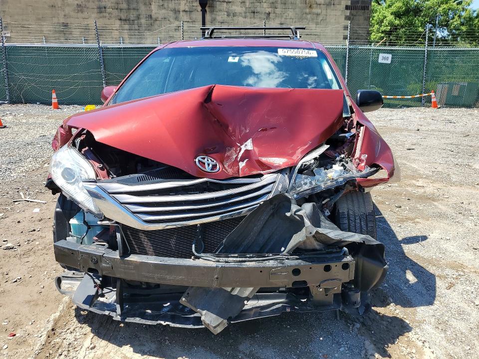 57550756 :رقم المزاد ، 5TDYK3DCXFS655159 vin ، 2015 Toyota Sienna مزاد بيع
