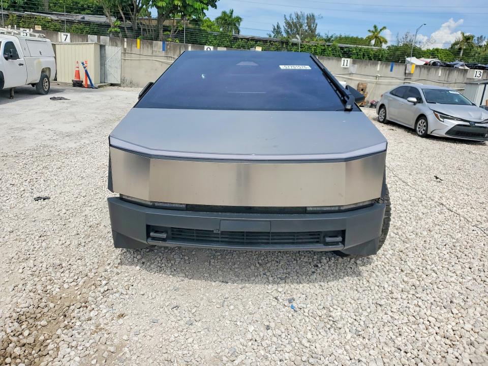 2024 Tesla Cybertruck მანქანა იყიდება აუქციონზე, vin: 7G2CEHEE5RA039371, აუქციონის ნომერი: 57701576