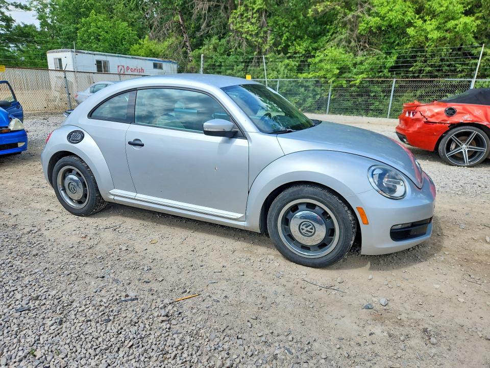 2015 Volkswagen Beetle მანქანა იყიდება აუქციონზე, vin: 3VWF17AT9FM606893, აუქციონის ნომერი: 55295386