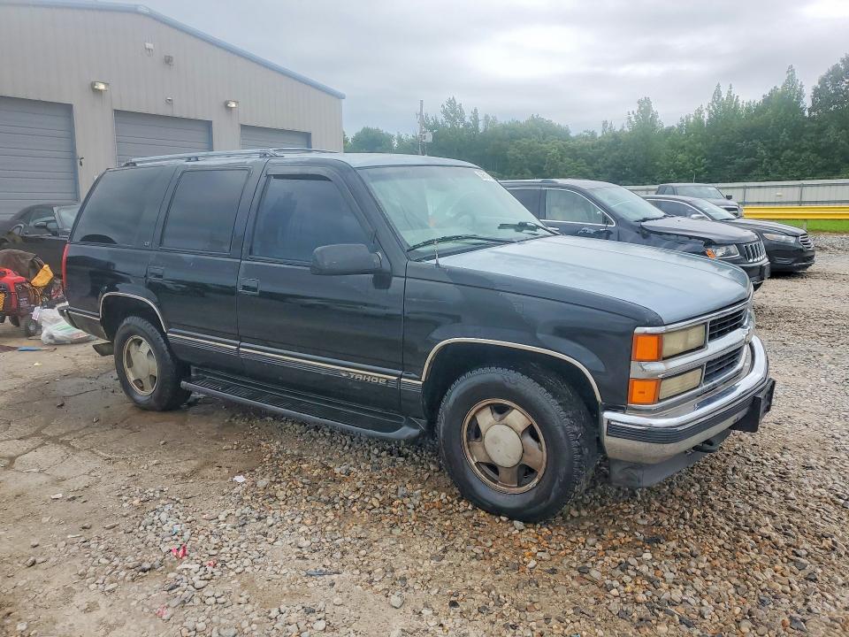 1998 Chevrolet Tahoe მანქანა იყიდება აუქციონზე, vin: 1GNEC13R5WJ358119, აუქციონის ნომერი: 58511476