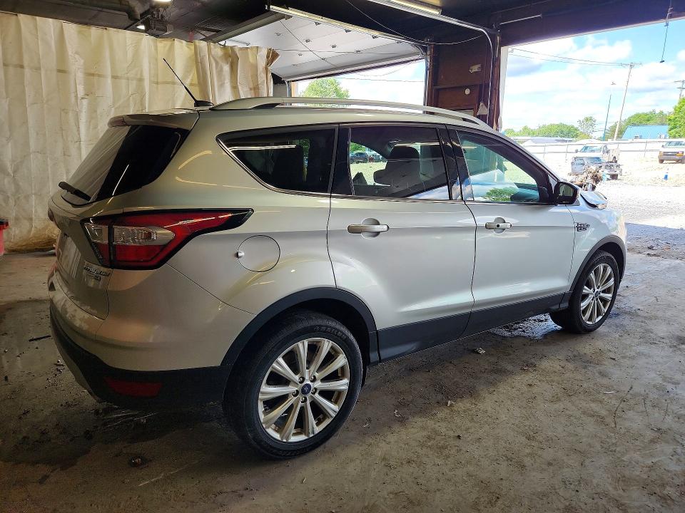 58721536 :رقم المزاد ، 1FMCU9JD3HUD06598 vin ، 2017 Ford Escape مزاد بيع