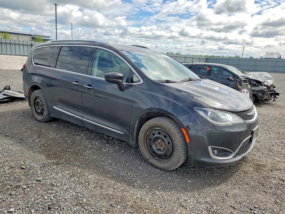 57045666 :رقم المزاد ، 2C4RC1EG2HR688837 vin ، 2017 Chrysler Pacifica مزاد بيع