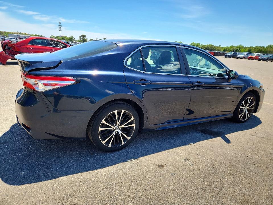 2018 Toyota Camry მანქანა იყიდება აუქციონზე, vin: 4T1B11HK0JU528581, აუქციონის ნომერი: 57715636
