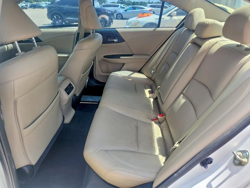 55211526 :رقم المزاد ، 1HGCR3F03GA031860 vin ، 2016 Honda Accord مزاد بيع